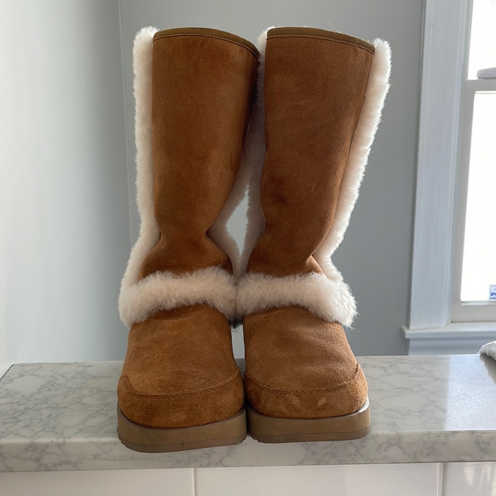Ugg Sundance size 8 never worn